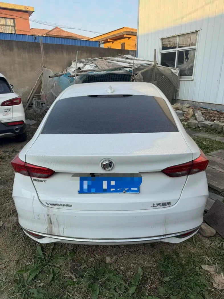 别克威朗 后面外观一