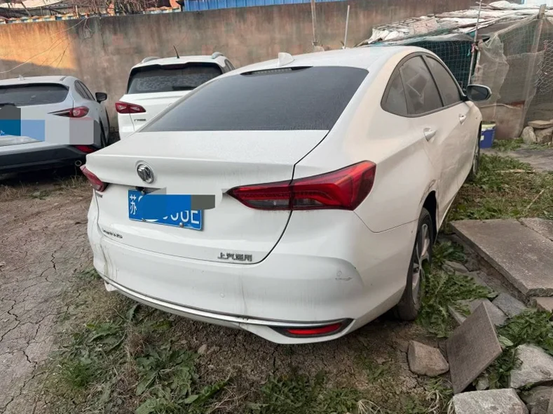 别克威朗 正面外观二