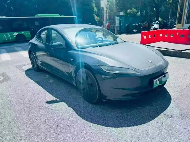 特斯拉MODEL 正面外观二