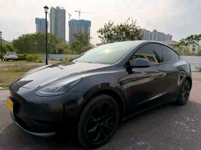 特斯拉MODEL 正面外观二