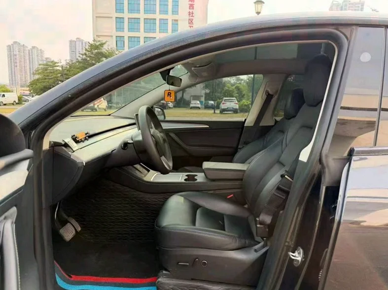 特斯拉MODEL 后面外观一