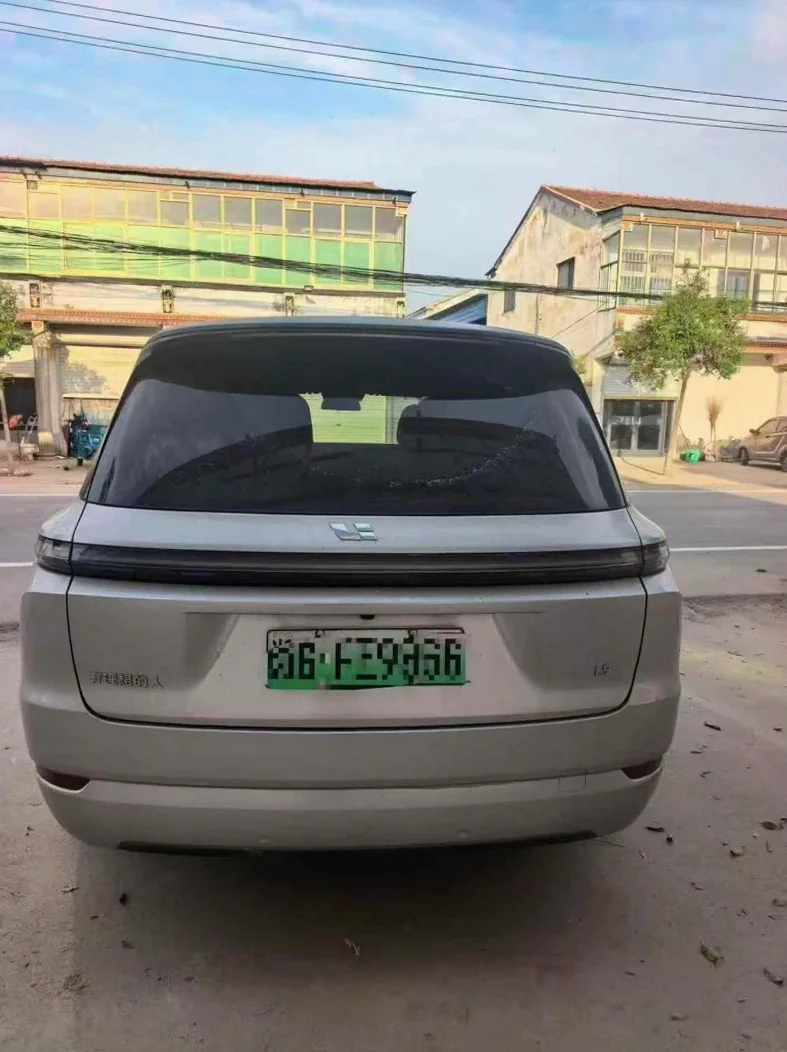 理想L9 后面外观三