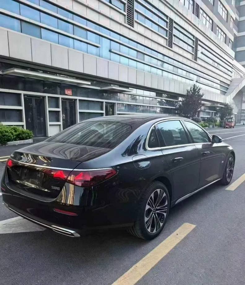 奔驰E 内饰前排