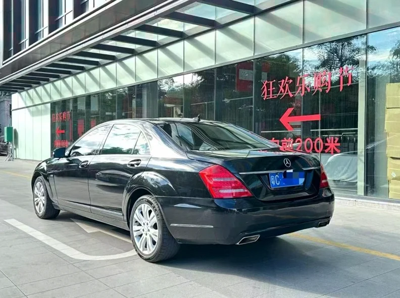 奔驰S 内饰后排