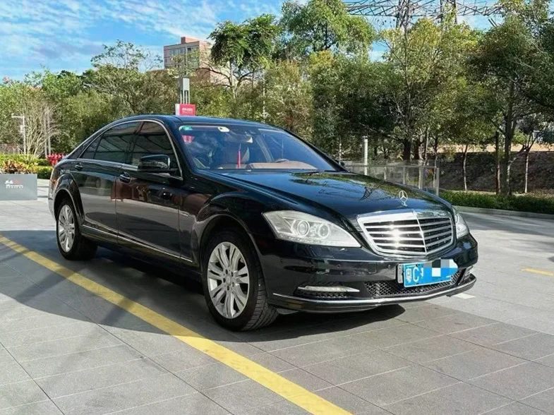 奔驰S 正面外观二