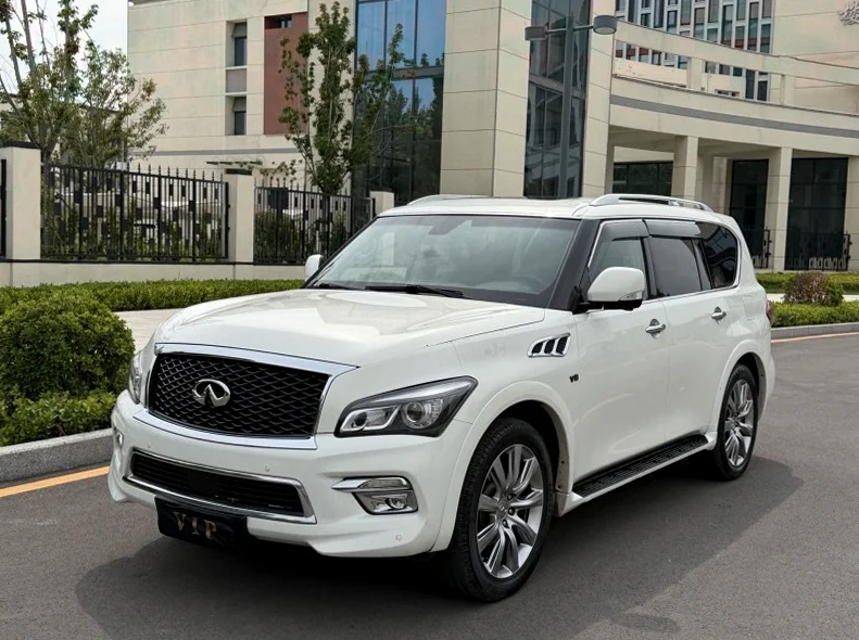英菲尼迪QX56 内饰前排