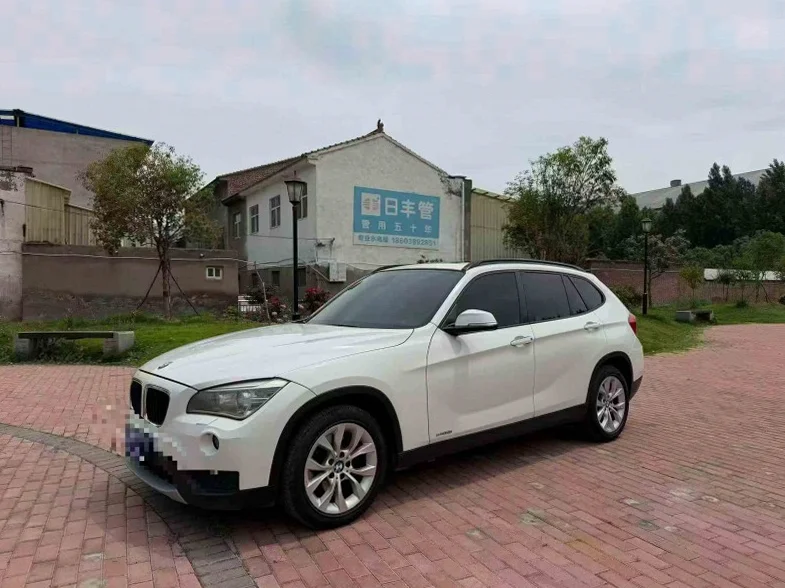 X1宝马 正面外观三
