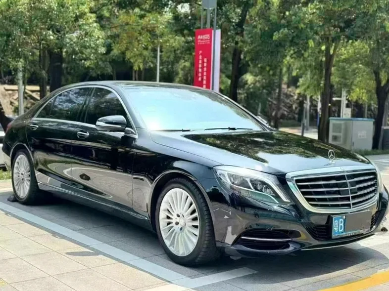 奔驰S 正面外观二
