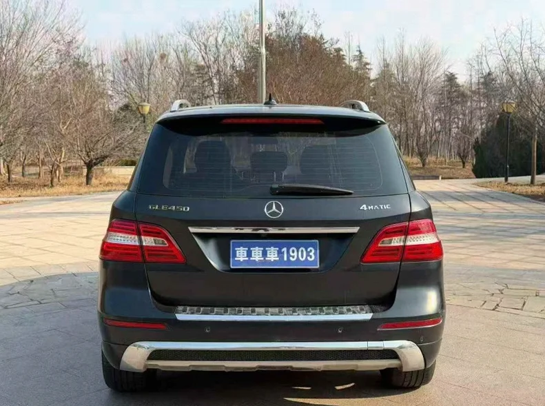 奔驰ML 驾驶室