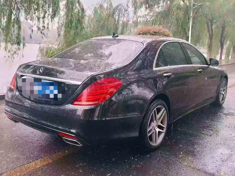 奔驰S 驾驶室