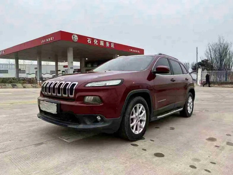 Jeep自由光 正面外观二
