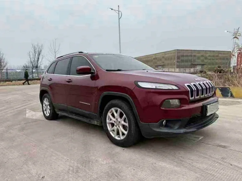 Jeep自由光 驾驶室