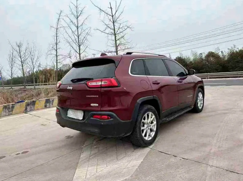 Jeep自由光 后面外观二