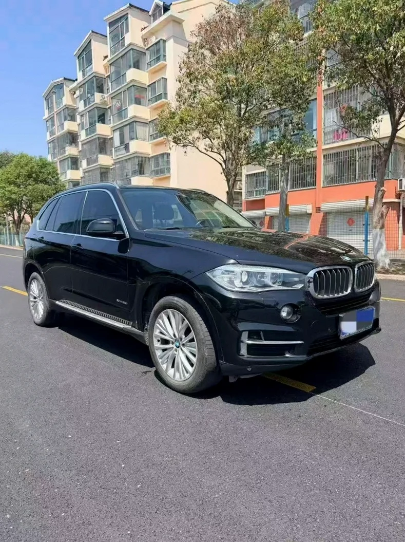 宝马X5 正面外观三