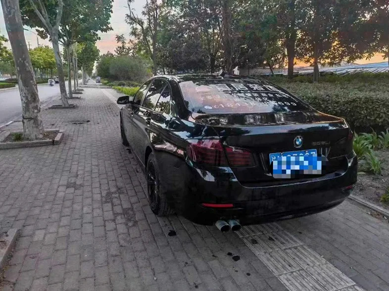 宝马5系 后面外观一