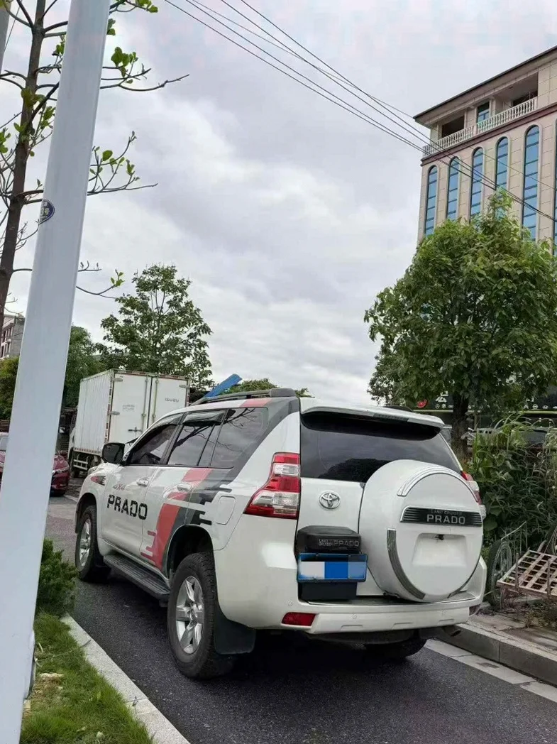 丰田普拉多 后面外观三