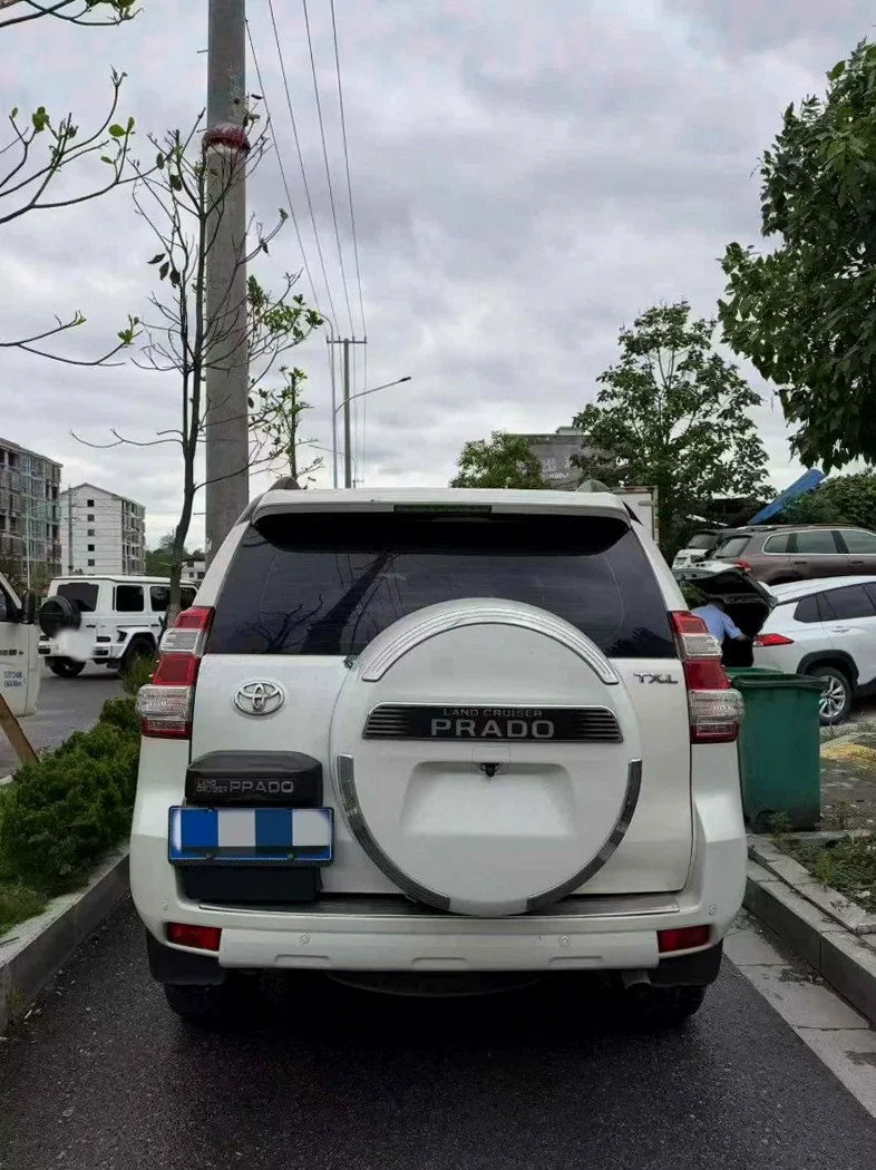 丰田普拉多 后面外观二
