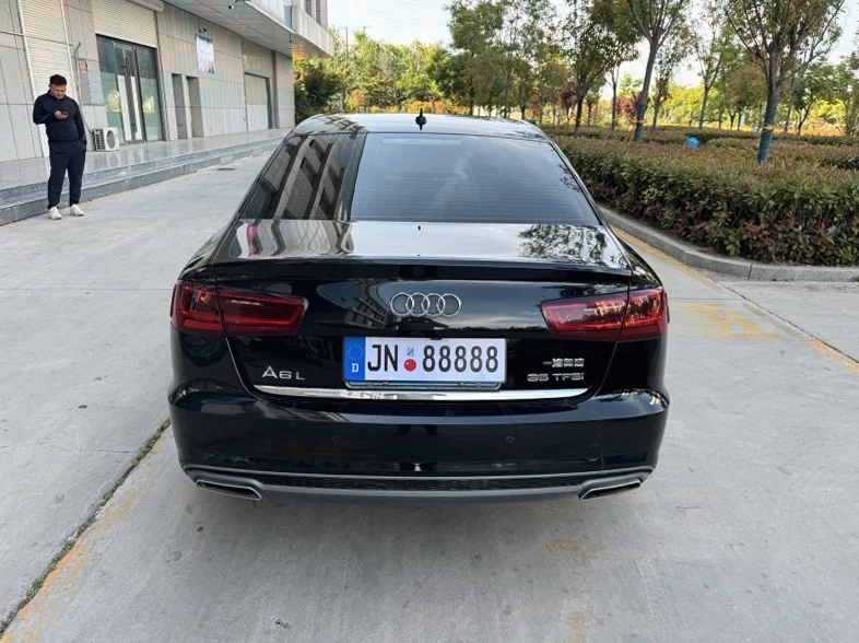 奥迪A6L 驾驶室