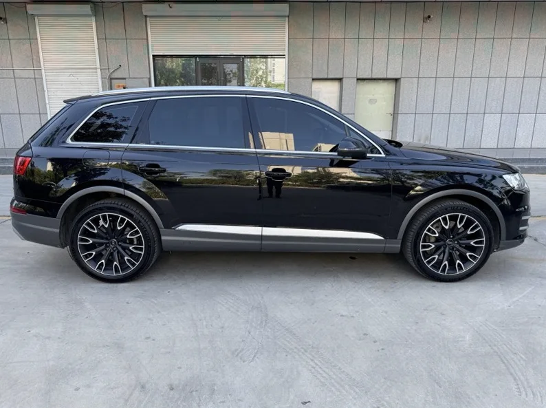 奥迪Q7 正面外观三