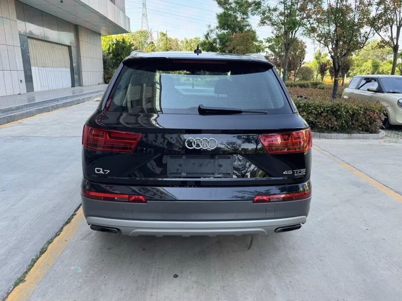 奥迪Q7 驾驶室