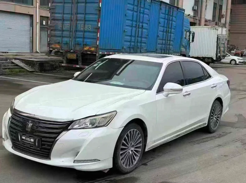 丰田皇冠 正面外观二