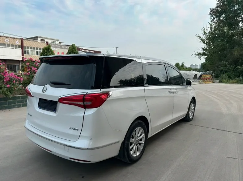 别克GL8 后面外观二