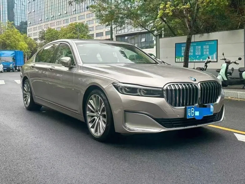 宝马7系 正面外观二