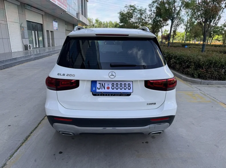 奔驰GLB 后面外观二