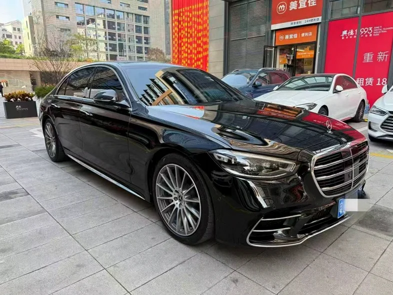 奔驰S 正面外观二
