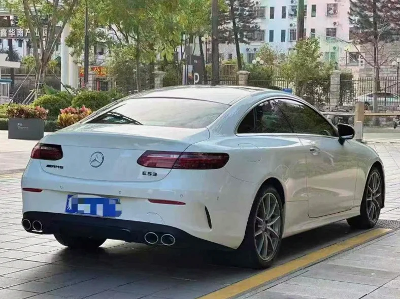 奔驰E 内饰前排
