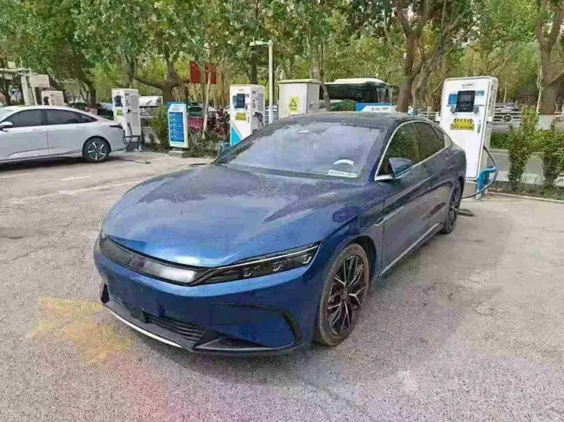 比亚迪汉 正面外观三