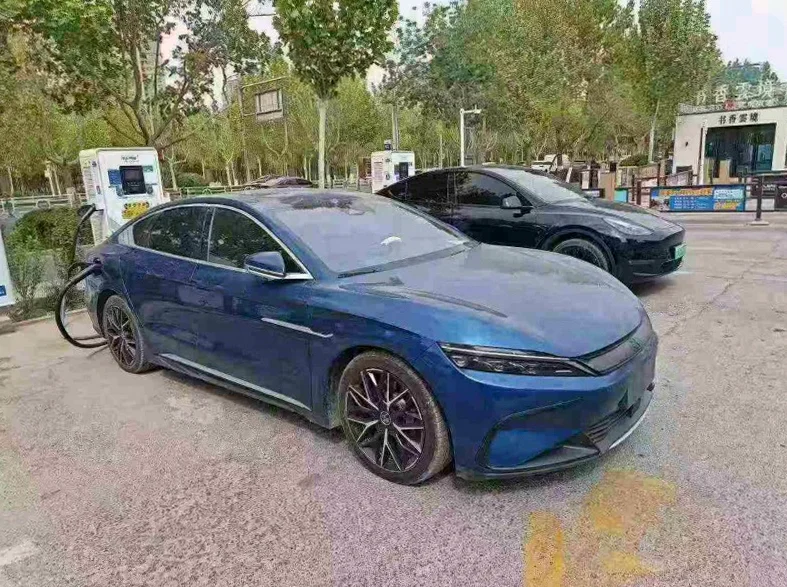 比亚迪汉 正面外观二