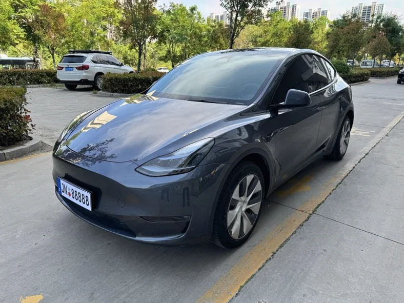 特斯拉MODEL 正面外观二