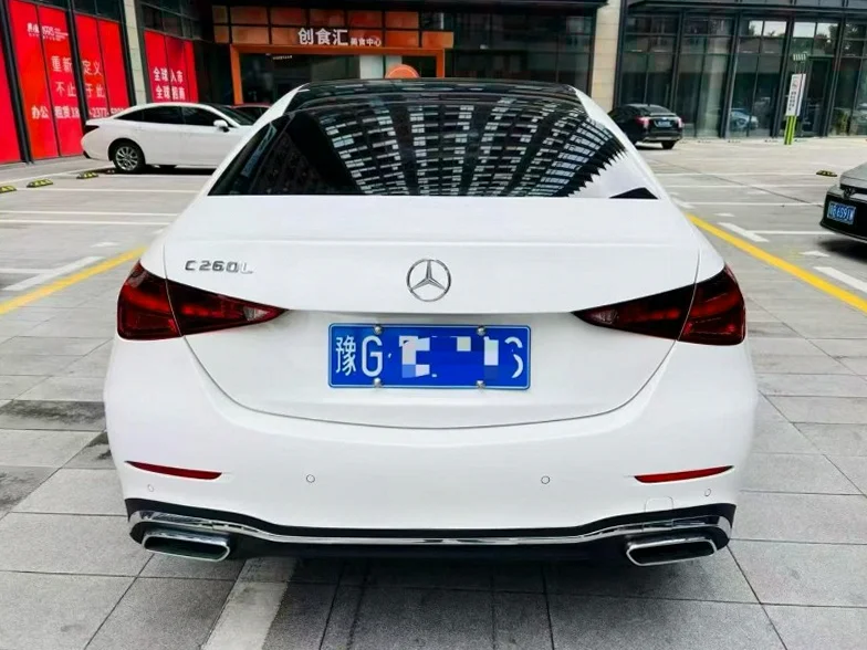 奔驰C 驾驶室