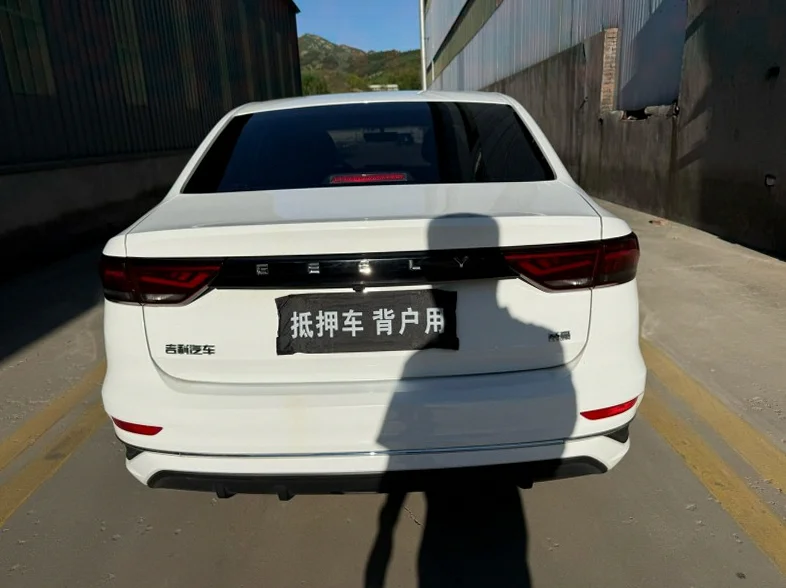 吉利帝豪 内饰后排