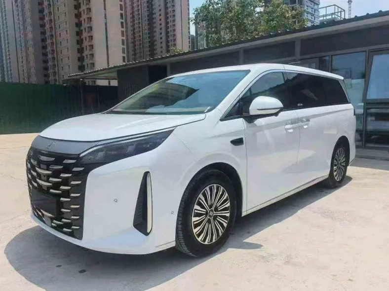 比亚迪夏 正面外观二