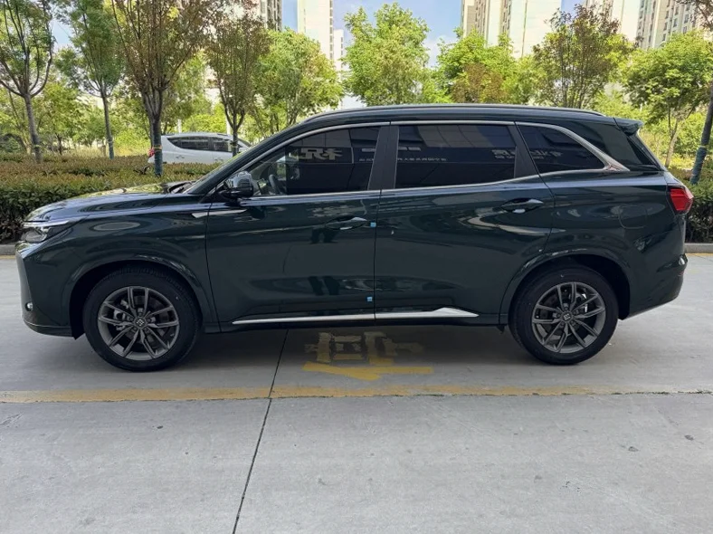 东风蓝电E5 后面外观三