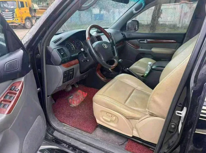 丰田兰德酷路泽 后面外观二