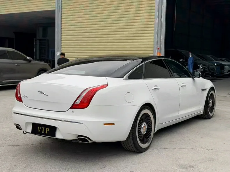 捷豹XJL 后面外观三