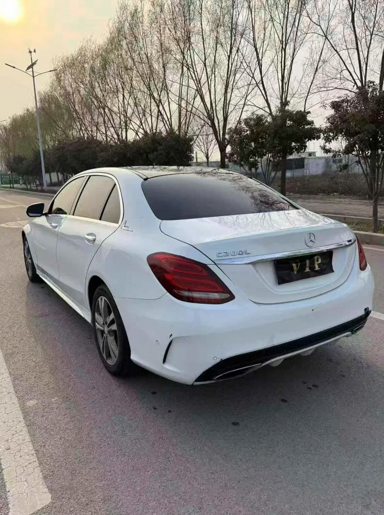 奔驰C 驾驶室
