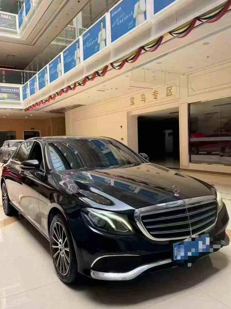 奔驰E 正面外观二
