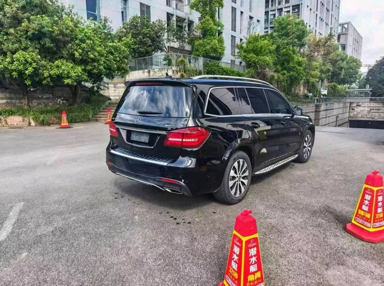 奔驰GLS 内饰前排