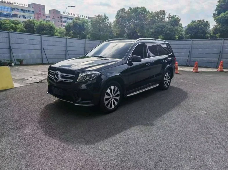 奔驰GLS 正面外观二