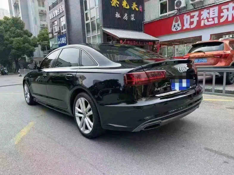 奥迪A6L 内饰后排