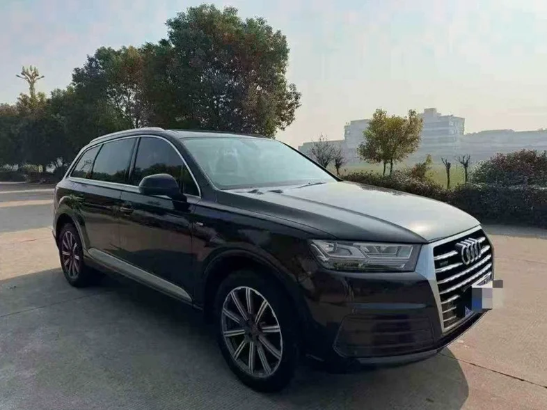 奥迪Q7 正面外观三