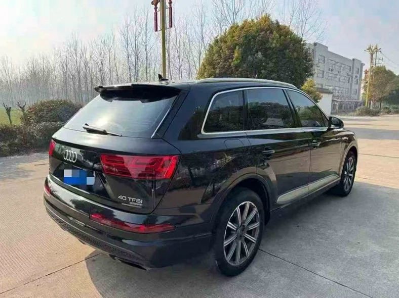 奥迪Q7 后面外观三