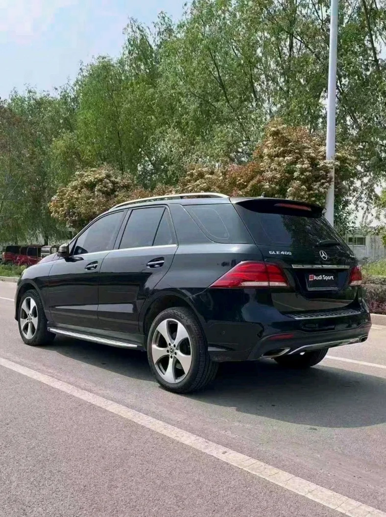 奔驰GLE 驾驶室