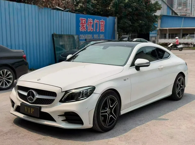 奔驰C 后面外观一