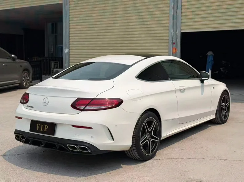 奔驰C 后面外观二