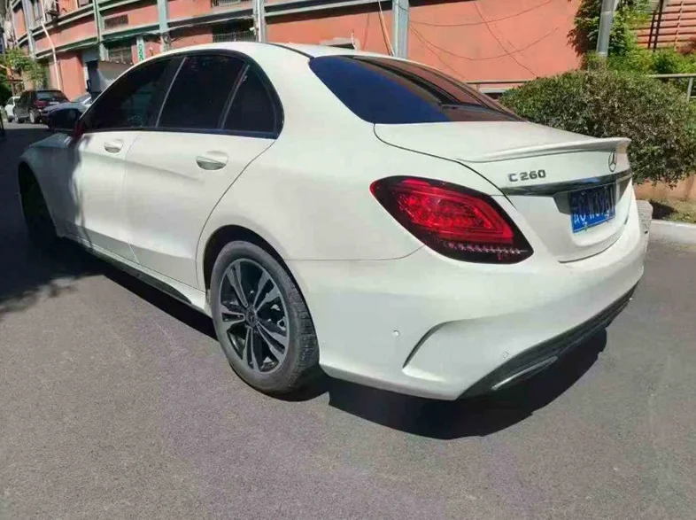奔驰C 后面外观一